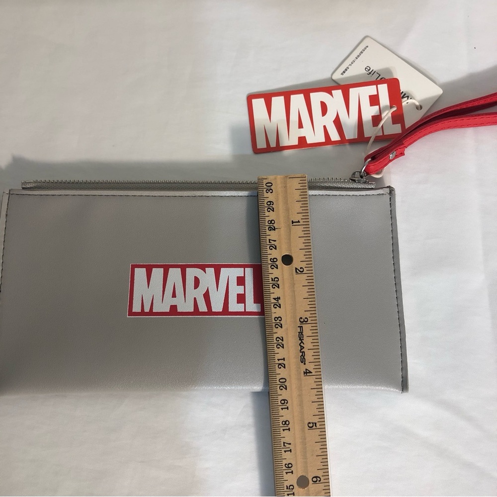 Marvel Gray Wristlet Red Strap Logo Clutch Bag Pouch NWT - Picture 11 of 12